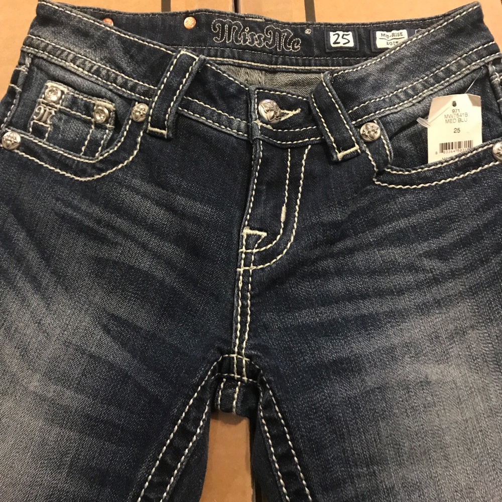 New Miss Me jean size 25 never worn